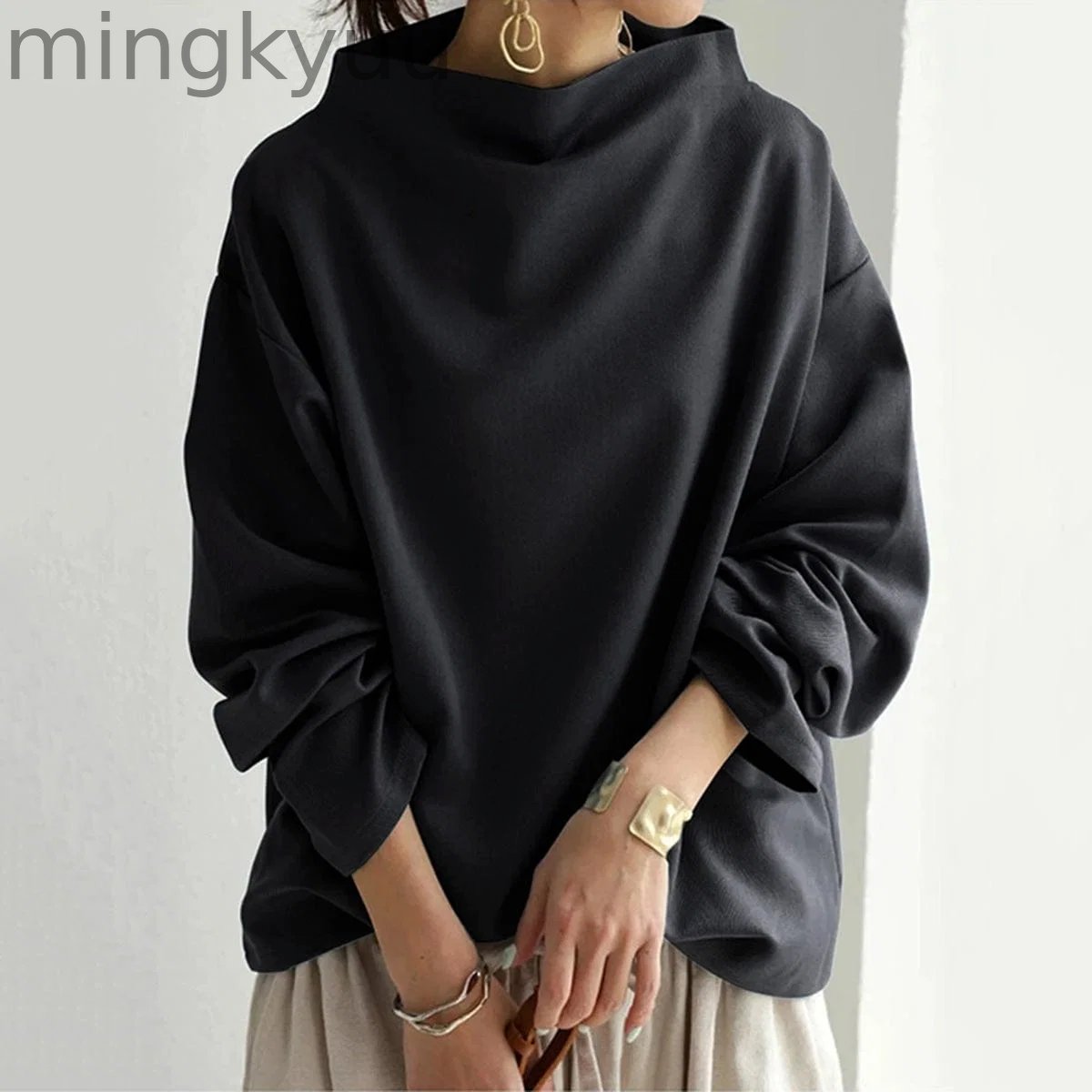 HIGH-NECK SOFT KNIT TOP